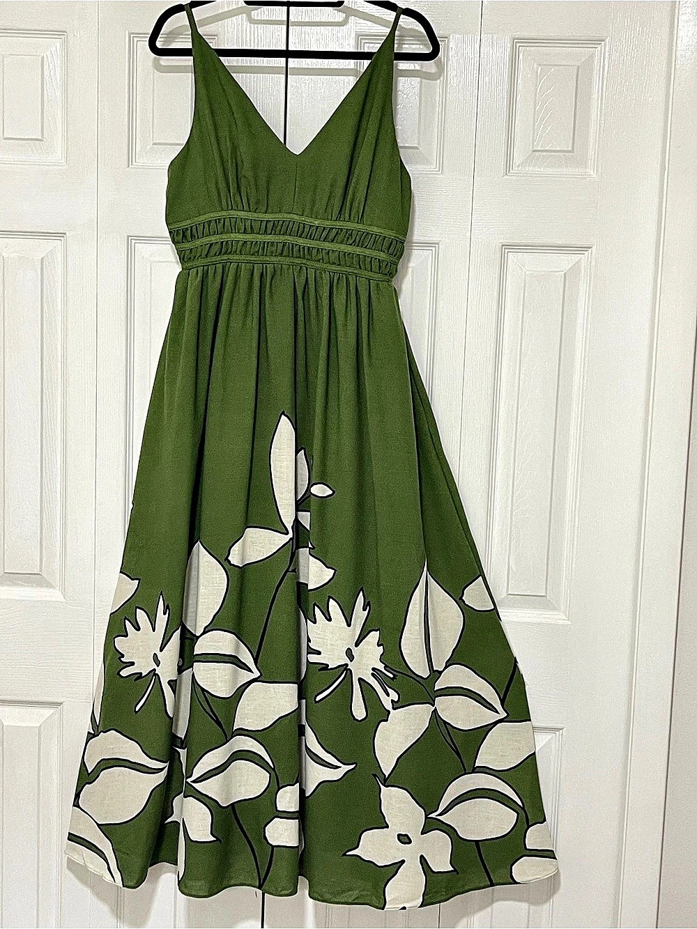 TAYLOR Floral Maxi Dress in Green Size 10 Like New